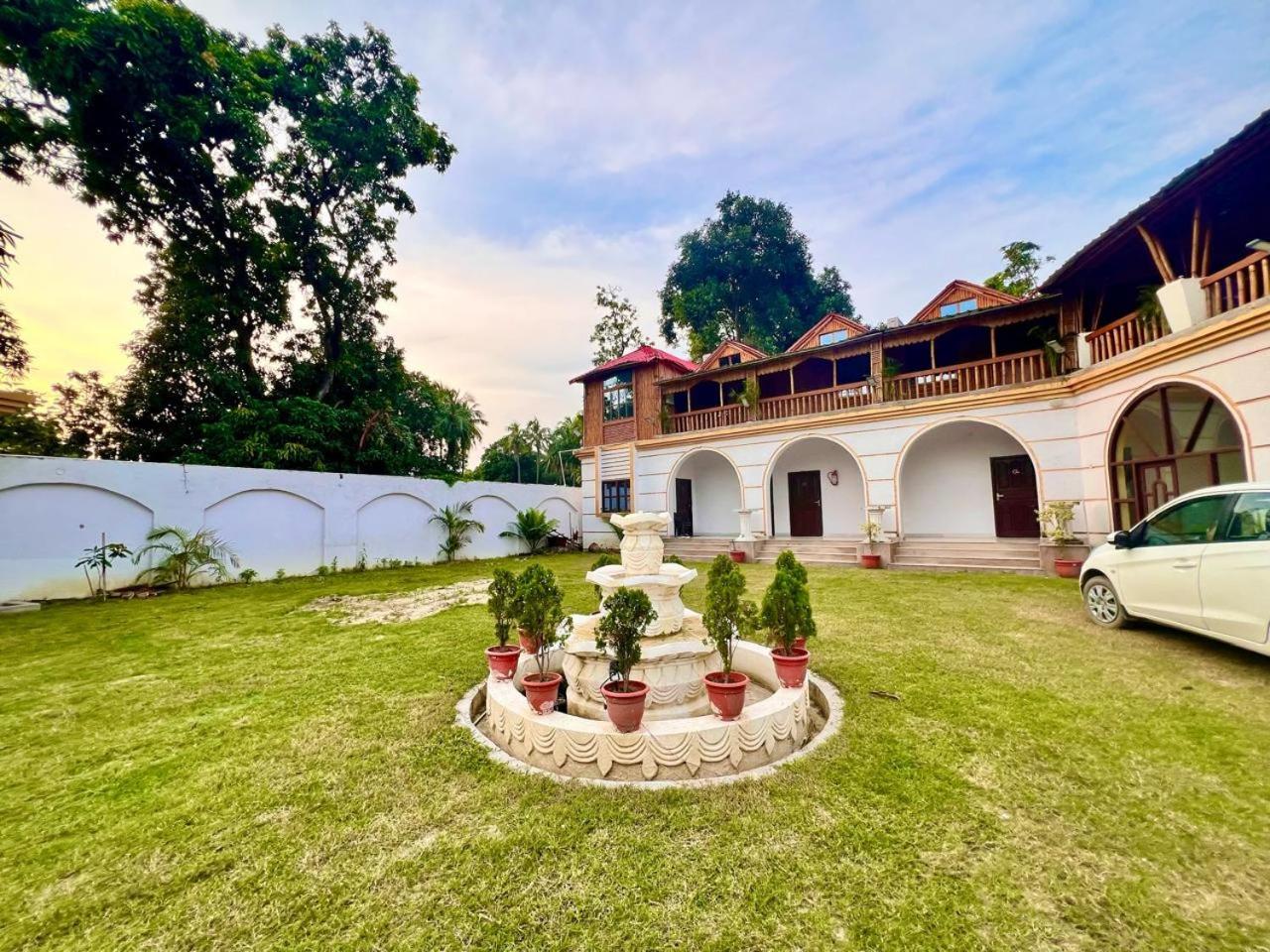 La Pahi Palace- Banquet And Resort Sakri East Eksteriør billede