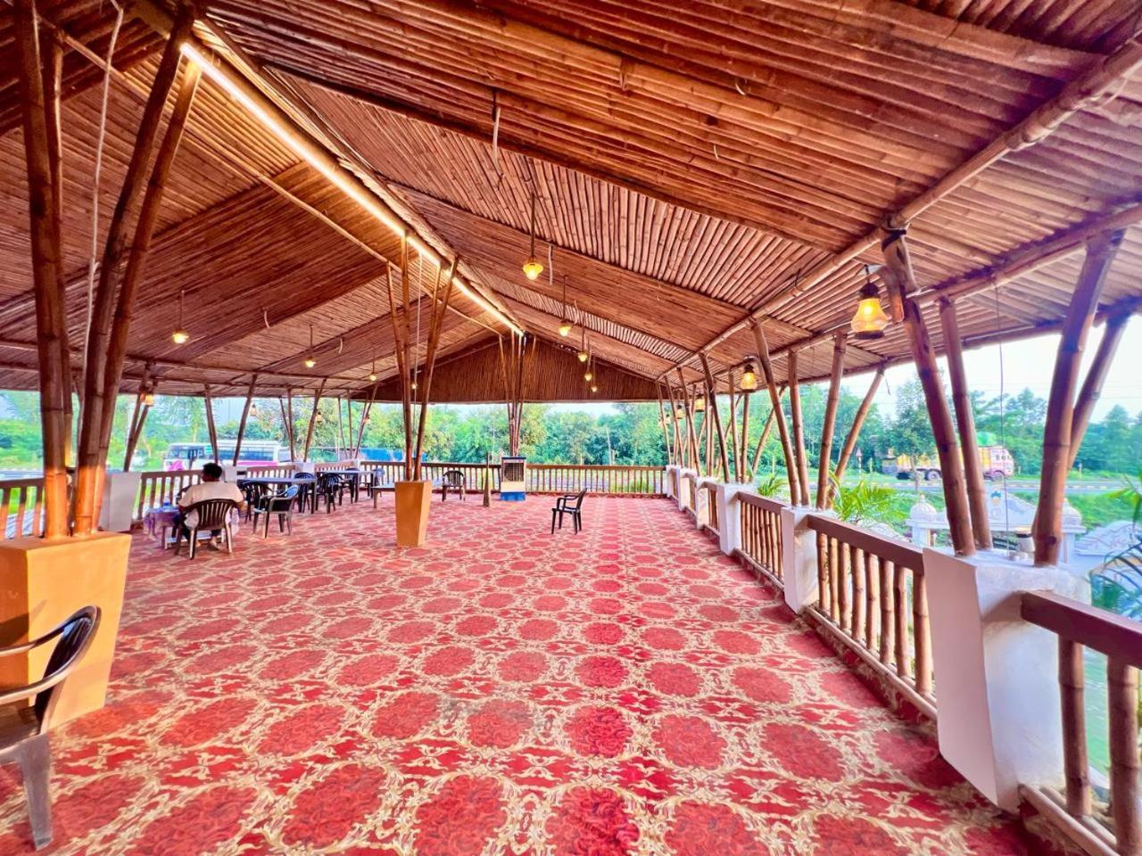 La Pahi Palace- Banquet And Resort Sakri East Eksteriør billede