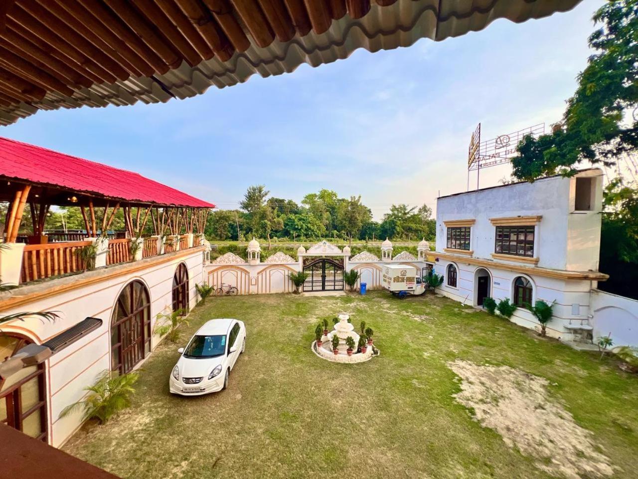 La Pahi Palace- Banquet And Resort Sakri East Eksteriør billede