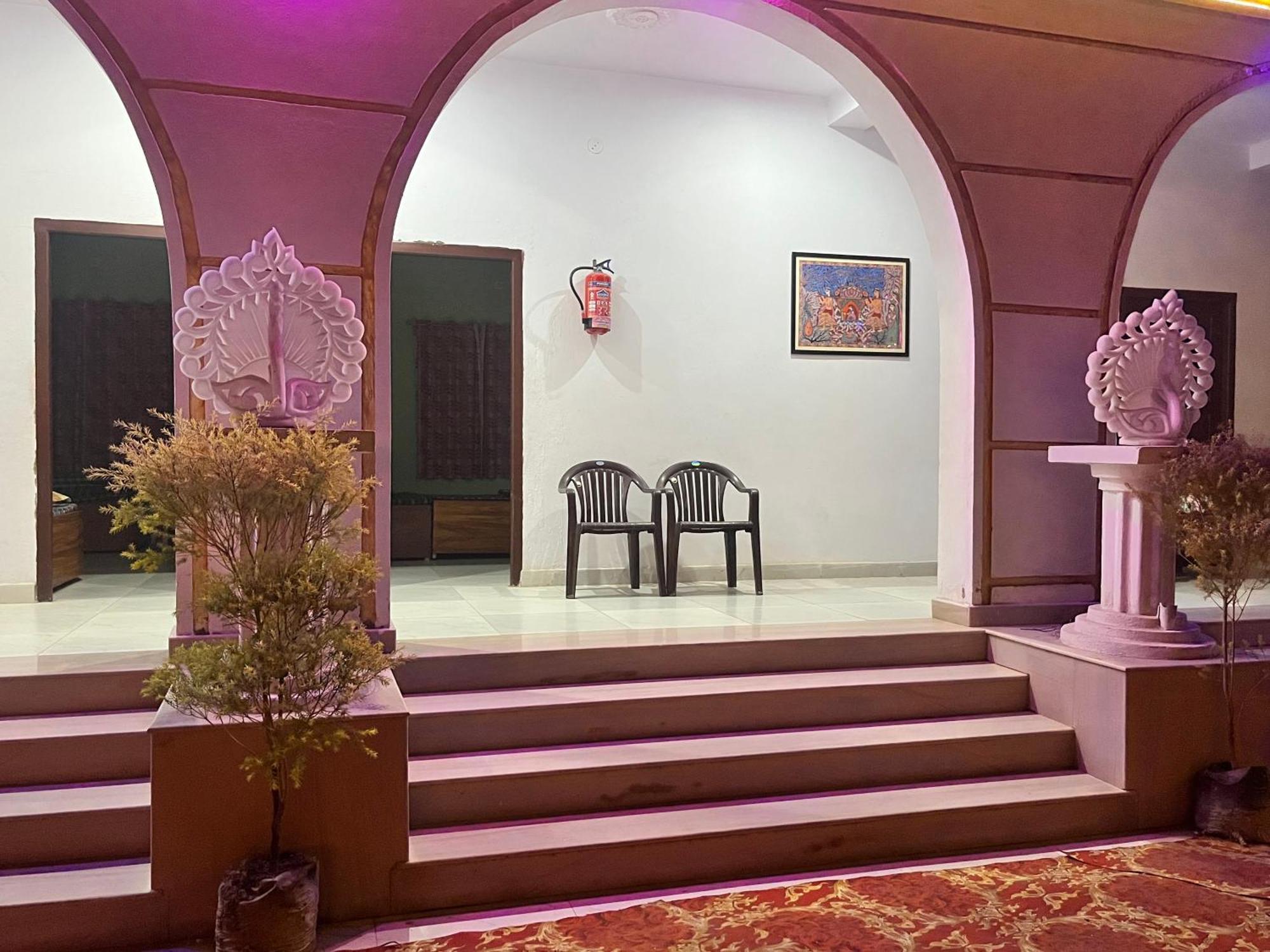 La Pahi Palace- Banquet And Resort Sakri East Eksteriør billede